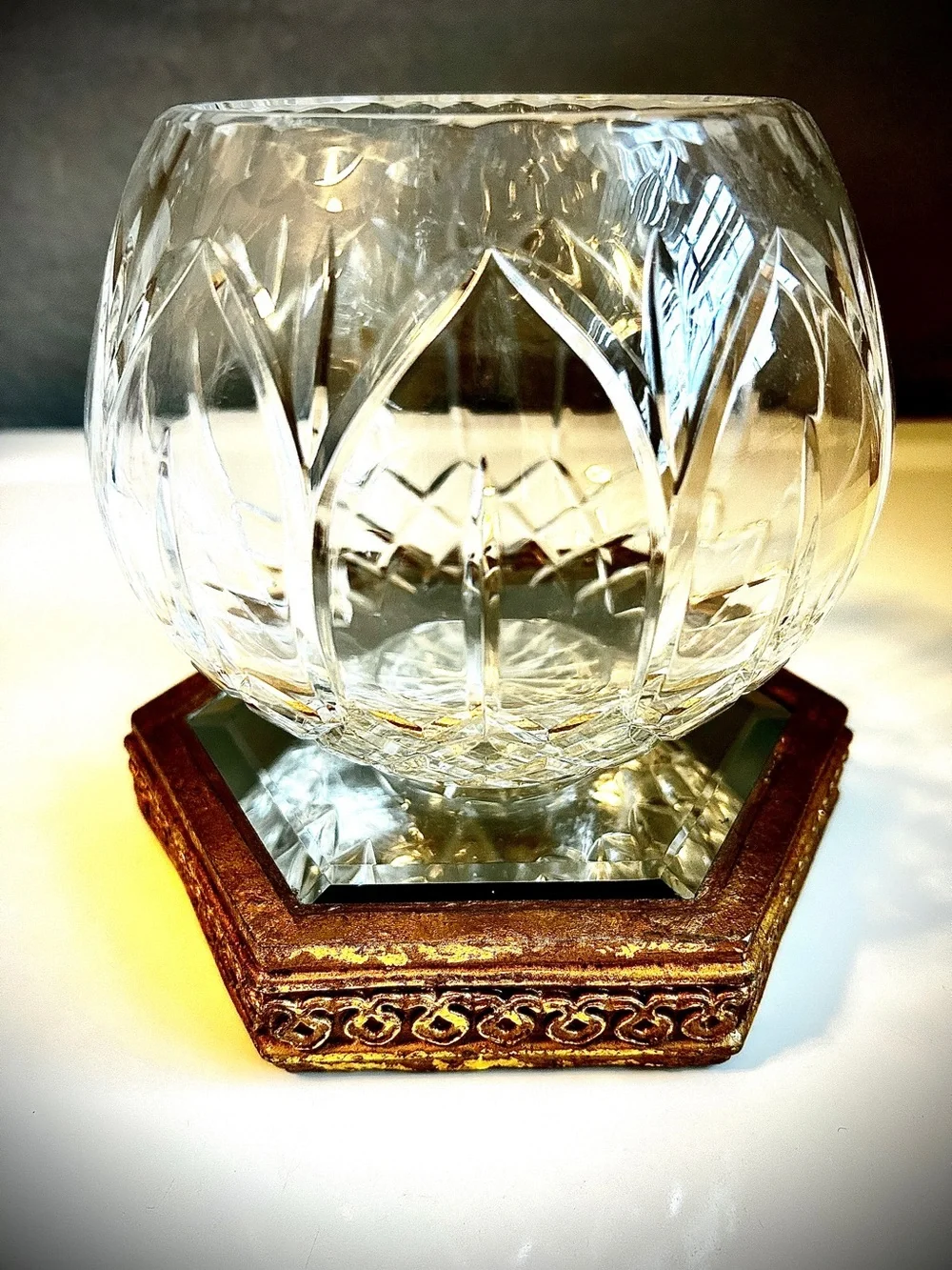 ALEXANDRA’S ACCENTS Gilt Hexagonal Mirror Pedestal Display Candle Holder 7” NWT